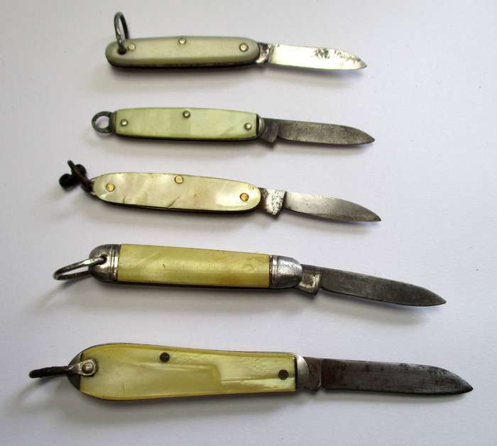 Collection of vintage Miniature Pocket knife / Fob knife / key chain folding knives.