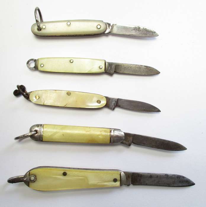 Collection of vintage Miniature Pocket knife / Fob knife / key chain folding knives.