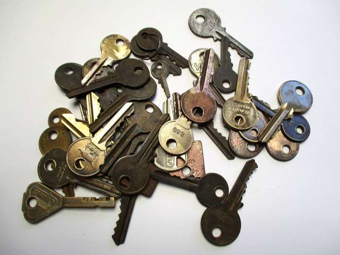 Mixed lot of keys