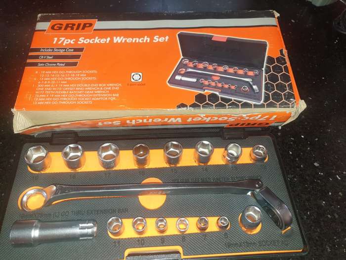 Brand new Grip 6 sided 17 piece socket set with adjustable spanner in carry case and box