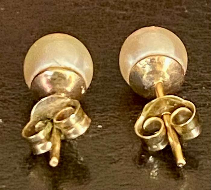 9ct yellow gold and genuine natural pearl stud earrings