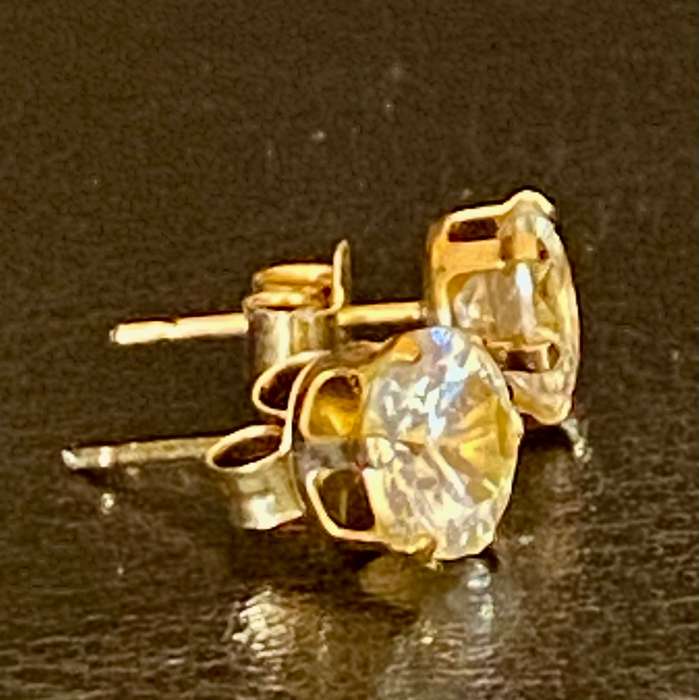 9ct yellow gold stud design earrings with 6.0mm cubic zirconia's