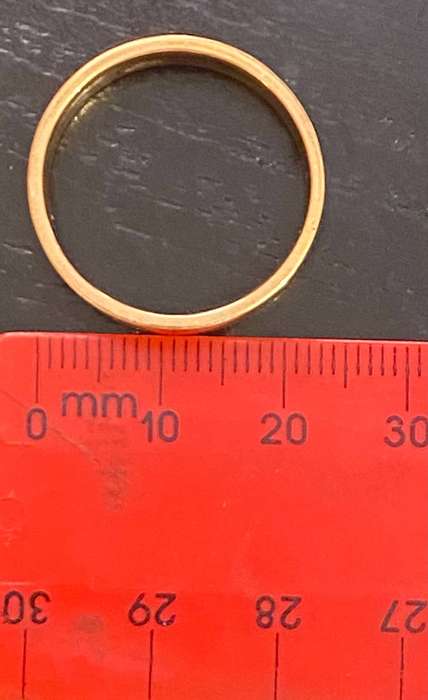 Heavy 18ct Yellow gold gents Wedding band stamped 18ct and ZA for made in South Africa