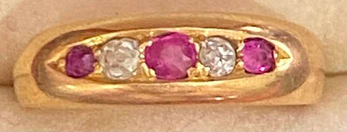 Antique Three round Ruby and 2 Old cut Diamond Ring on 18ct yellow gold