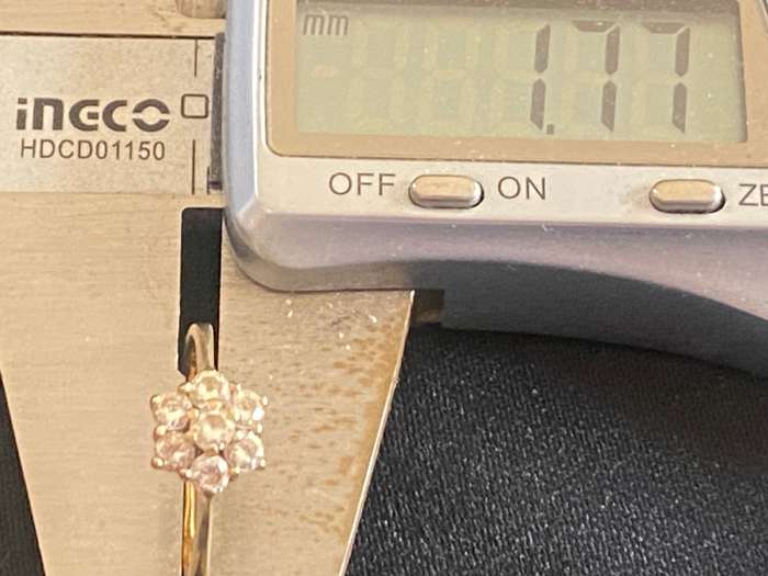 OOH so cute 9ct yellow gold cluster ring with CZ's