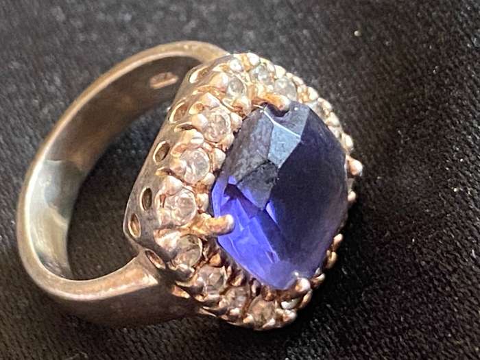 Stunning Sterling Silver ring with simulated Blue centre stone and Cubic Zircon's around
