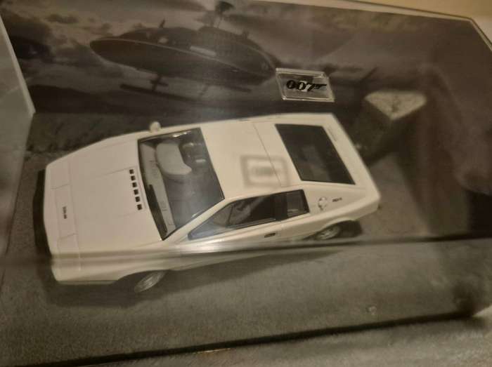 James Bond 007 Lotus Esprit - 1/43 Scale - The Spy Who Loved Me