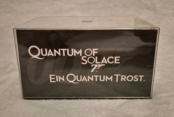 James Bond 007 Land Rover Defender - 1/43 Scale - Quantum of Solace
