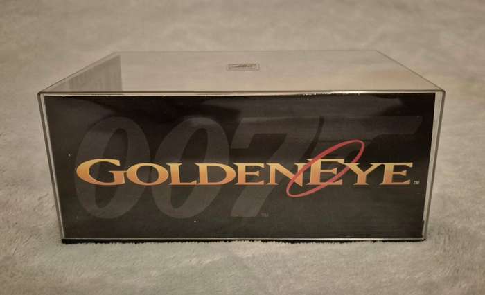 James Bond 007 Gaz Volga - 1/43 Scale - Goldeneye