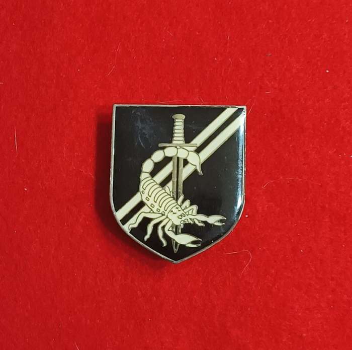 EXECUTIVE OUTCOMES - METAL CAP BADGE 3