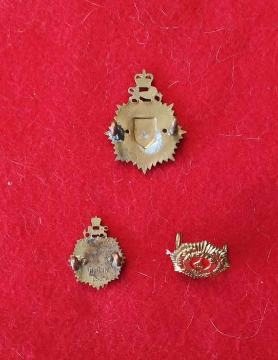 RHODESIA - RHODESIA ARMY SERVICES CORPS (1956 -70) - BRASS BADGE LOT