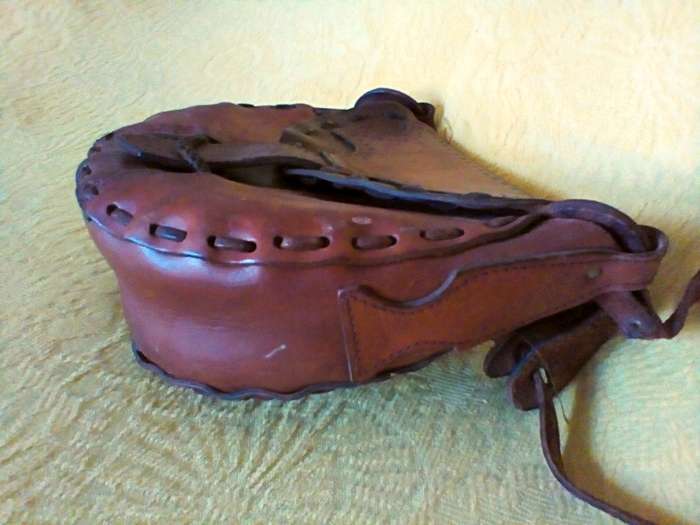Vintage, genuine leather shoulder bag