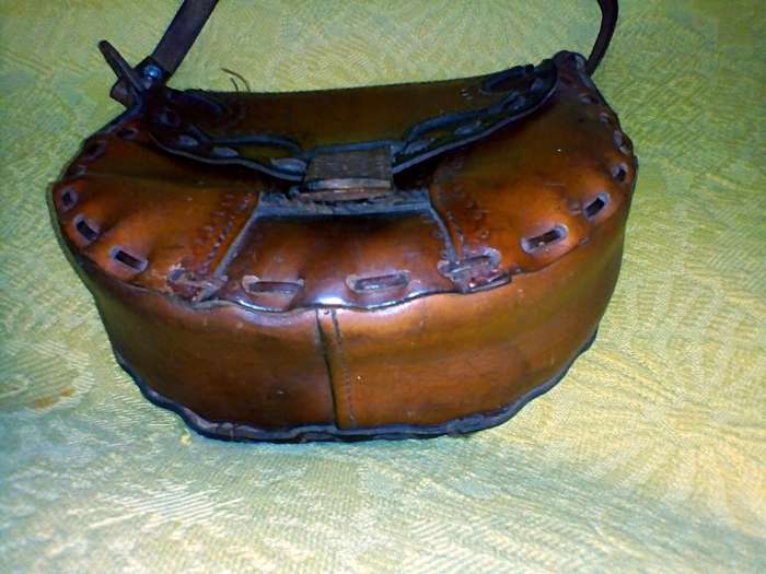 Vintage, genuine leather shoulder bag