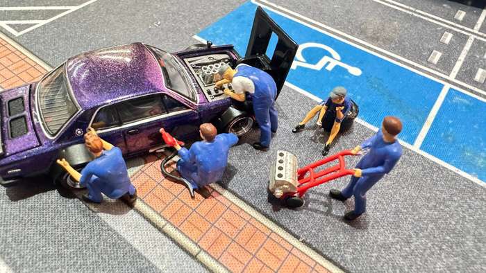 5 Piece 1/64 Mechanic Figurine set