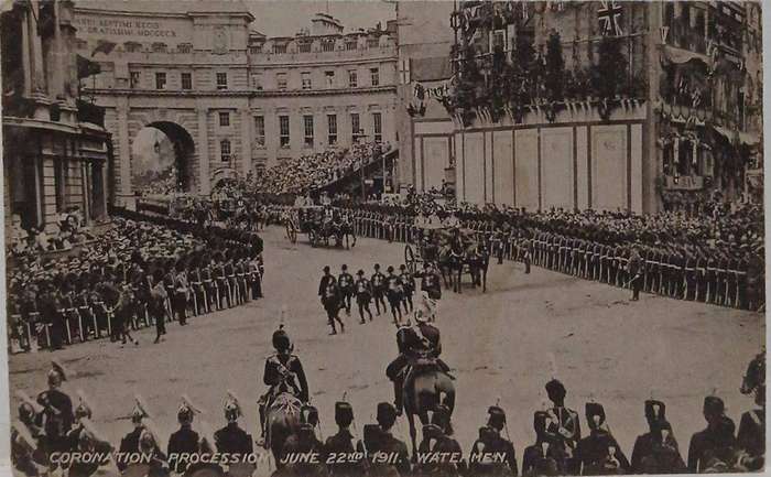 Vintage RPPC of the coronation procession watermen 1911 mint