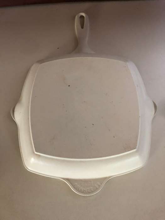 Le Creuset 30cm cast iron griddle / skillet pan - White