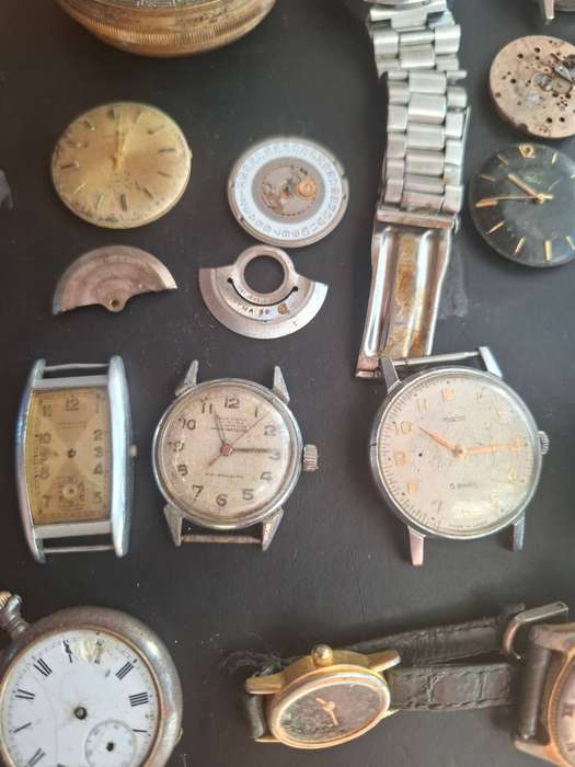 Random Watch Parts (NOT WORKING)