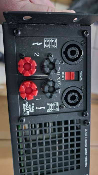 Crown XS500 2-Channel Power Amplifier  *** Read Description - Protect Mode Fault ***