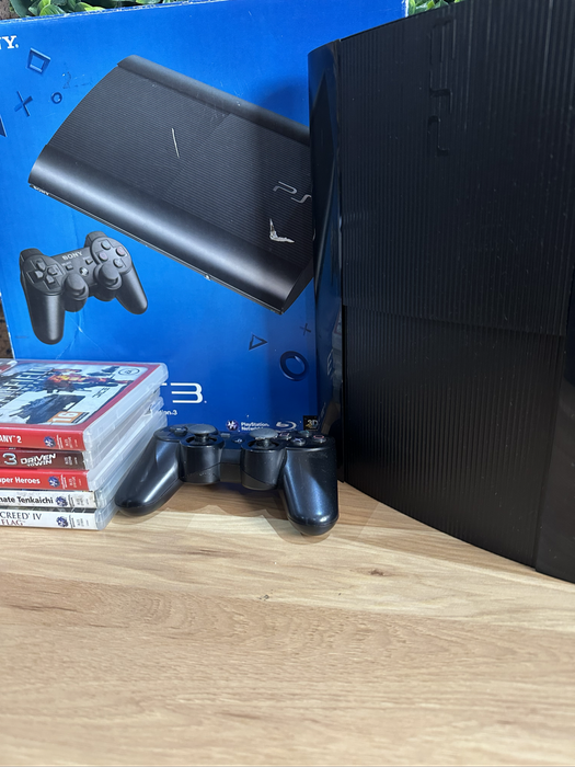 (PS3) PlayStation 3 Super Slim 500GB  Boxed + 5 Games