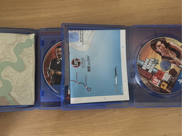 Red Dead Redemption 2 + Grand Theft Auto V  PS4 Bundle
