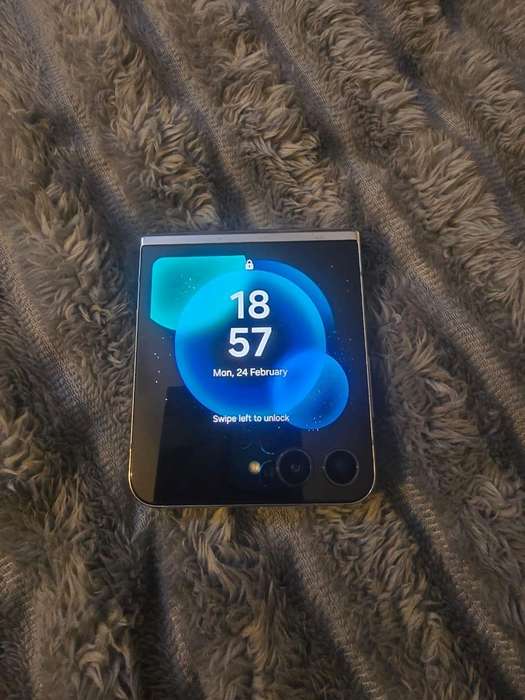2 Samsung flip5