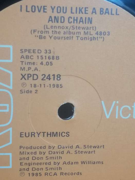 Eurythmics and Aretha Franklin 'Sisters are doin' it for themselves',  vinyl very good.