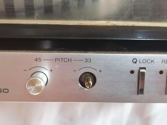 Quality Sanyo Plus series, 2 motor quartz PLL Derect Drive Turntable in very good working condition.