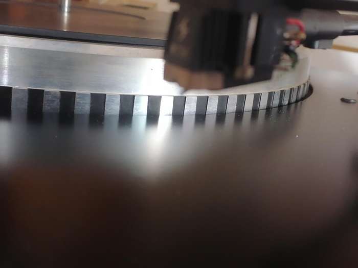 Quality Sanyo Plus series, 2 motor quartz PLL Derect Drive Turntable in very good working condition.