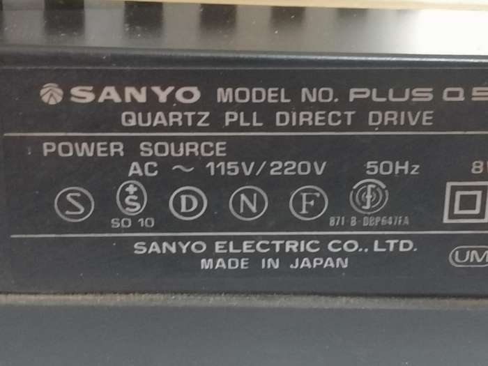 Quality Sanyo Plus series, 2 motor quartz PLL Derect Drive Turntable in very good working condition.