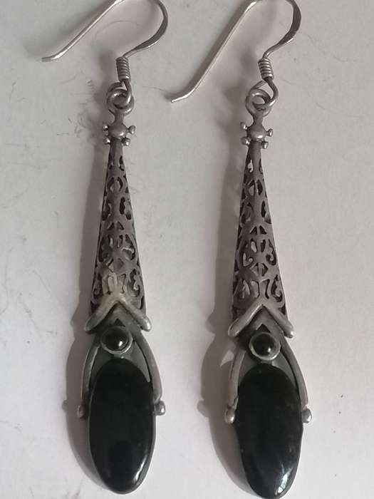 Vintage Sterling Silver black stone earring set, with shepherd hooks.