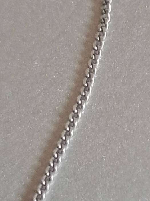 Quality 925. silver pendant & fine chain 45cm long.