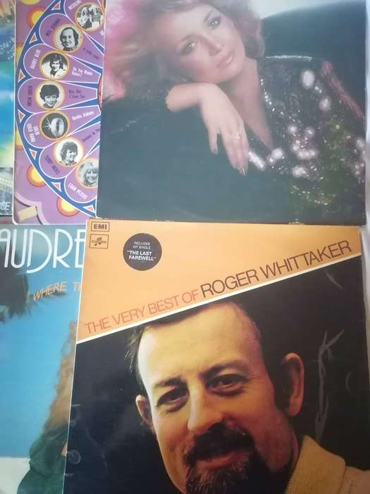 14x International & World vinyl's in excellent to very good condition.