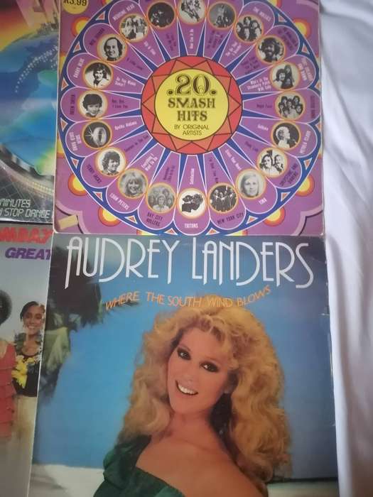 14x International & World vinyl's in excellent to very good condition.