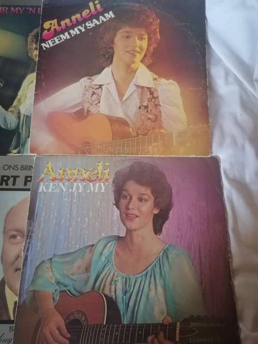 14x Afrikaans vinyl's in excellent to very good condition.
