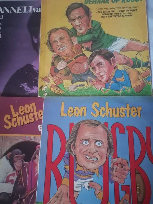 14x Afrikaans vinyl's in excellent to very good condition.