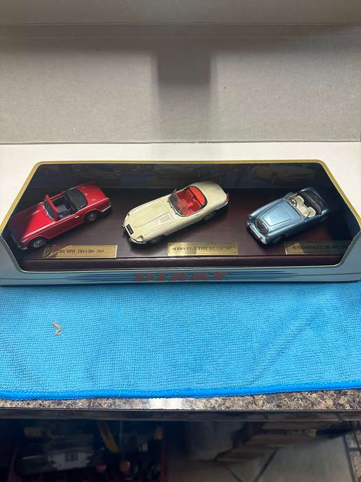 DINKY TOYS