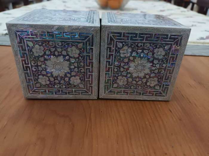 Korean Traditional Handmade Lacquer/Mother-of-Pearl Inlay Trinket Box
