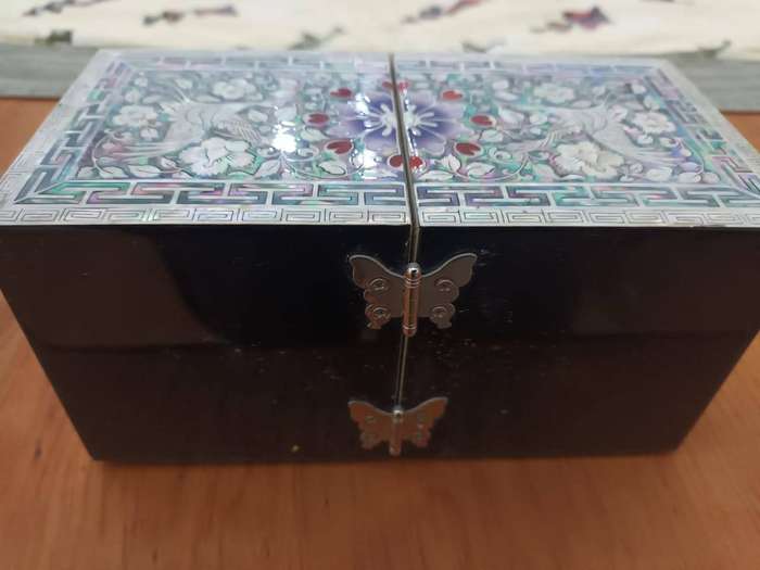 Korean Traditional Handmade Lacquer/Mother-of-Pearl Inlay Trinket Box