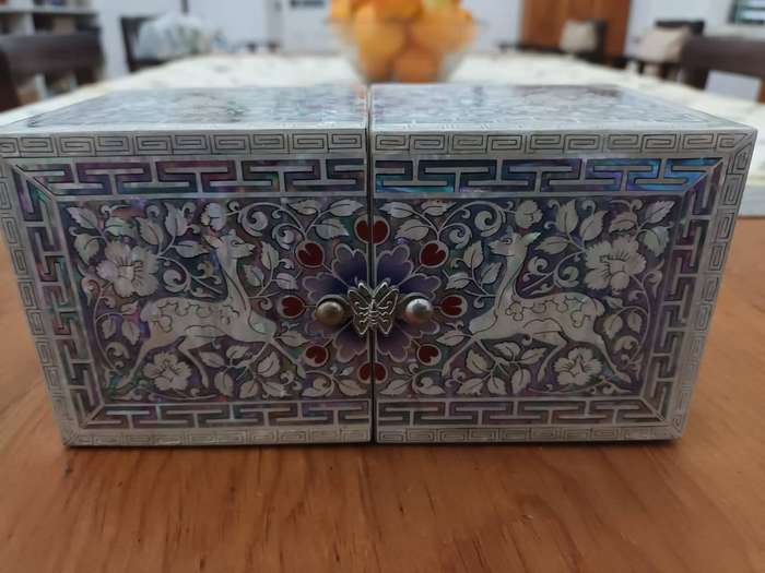 Korean Traditional Handmade Lacquer/Mother-of-Pearl Inlay Trinket Box