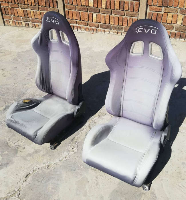 EVO pair of front car seats
