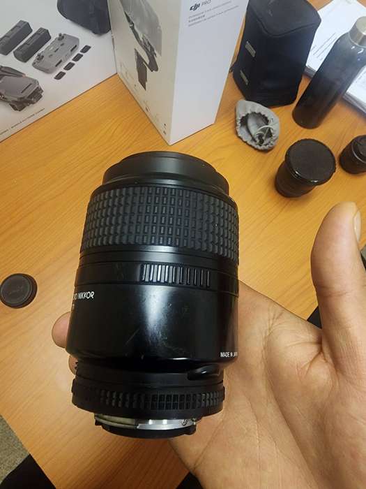 Nikon Micro-Nikkor 105mm F2.8 AF-D Macro Lens