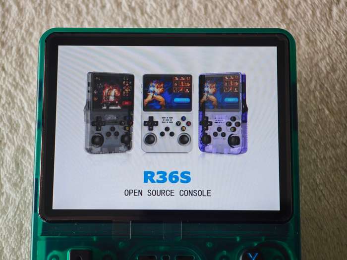 R36S Retro Handheld Video Game Console - 64GB Green