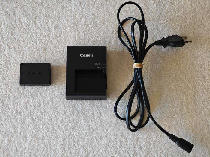 Canon EOS 4000D EF-S 18-55mm Lens / 18MP - DSLR Camera