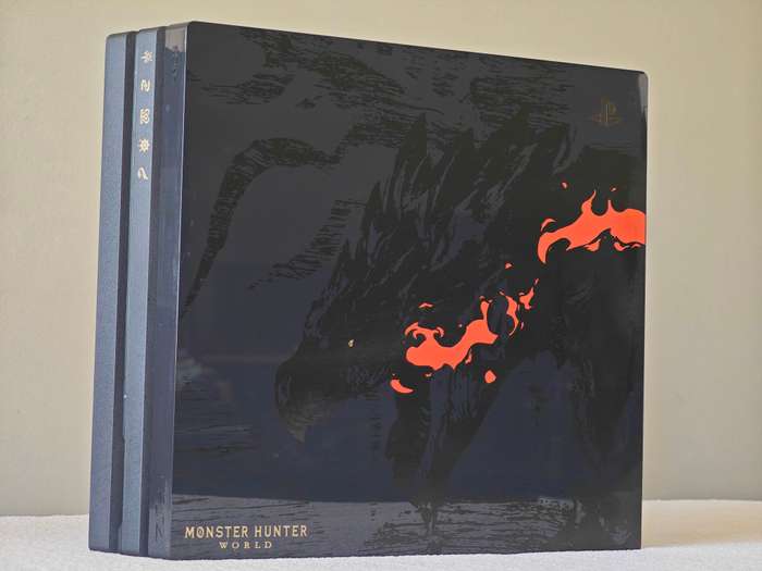 Playstation 4 Pro 1TB - Monster Hunter World Liolaeus Limited Edition Console