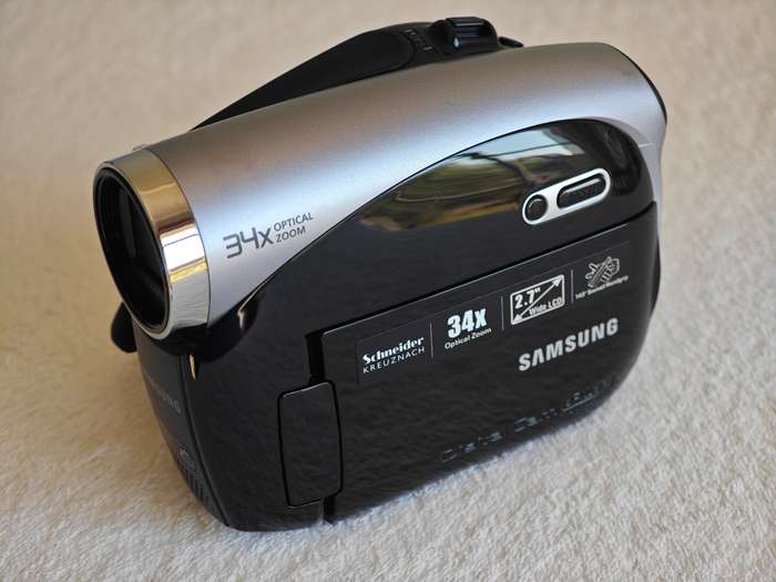 Samsung VP-DX105i PAL 34x Zoom DVD/SDHC Camcorder