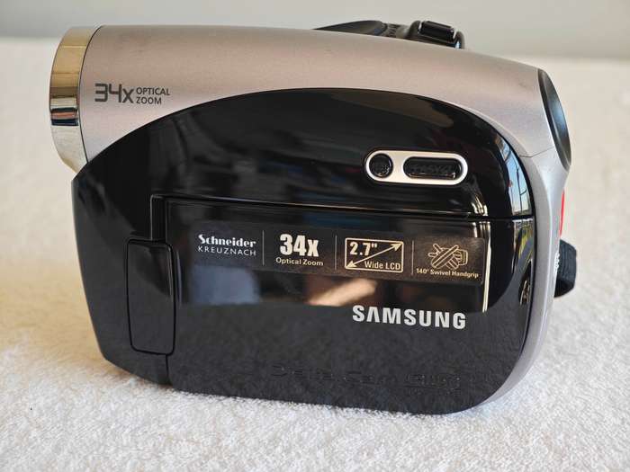 Samsung VP-DX105i PAL 34x Zoom DVD/SDHC Camcorder