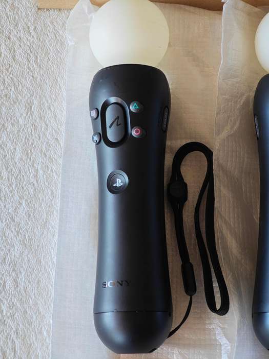 PSVR Headset + Playstation Move Controllers + Games