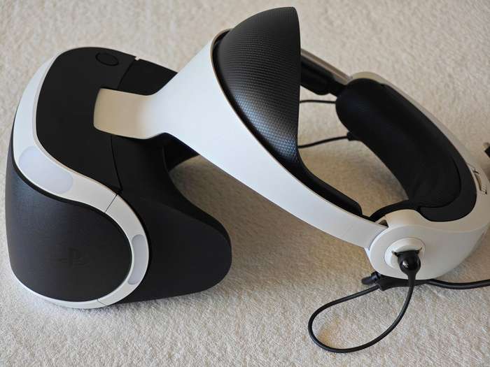 PSVR Headset + Playstation Move Controllers + Games