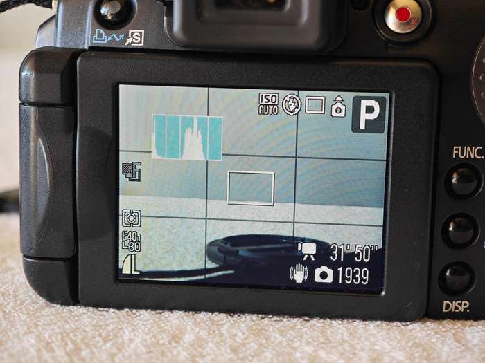 Canon PowerShot S5 IS 12x Zoom / 8MP / Swivel Screen - Digital Camera
