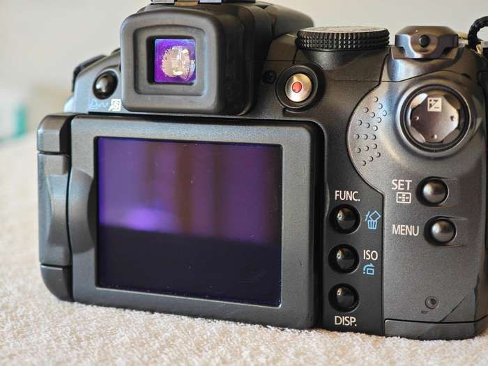 Canon PowerShot S5 IS 12x Zoom / 8MP / Swivel Screen - Digital Camera